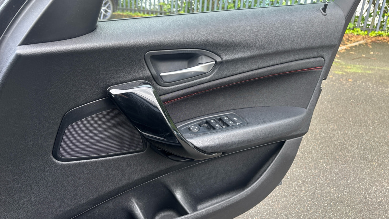 BMW 1 Series 118i [1.5] Sport 5dr [Nav/Servotronic] Petrol Hatchback
